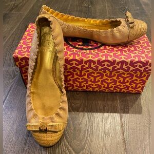 Tori Burch gold/khaki flats size 6.5